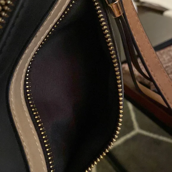 NWOT Boutique Navy and Tan Crossbody Bag Adjustable Strap - Picture 9 of 11